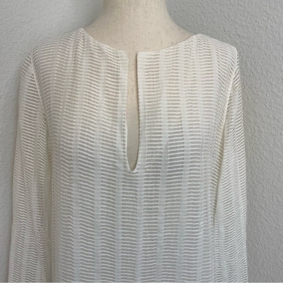 Mossimo Dutti White Unique Cut Out Design Cuff Accent V Neck Top Sexy Glam SZ 8 - Picture 2 of 11
